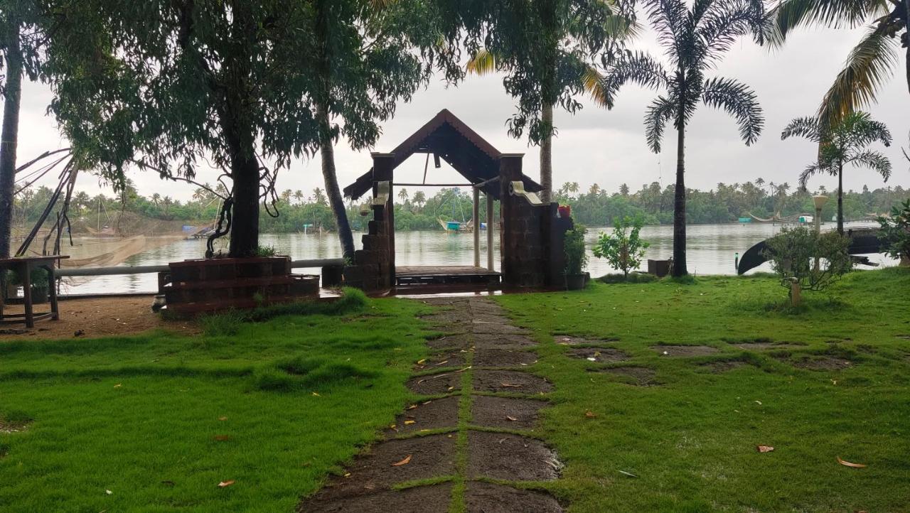 Ambadi'S Villa -Lake View Resort Pallipuram Экстерьер фото