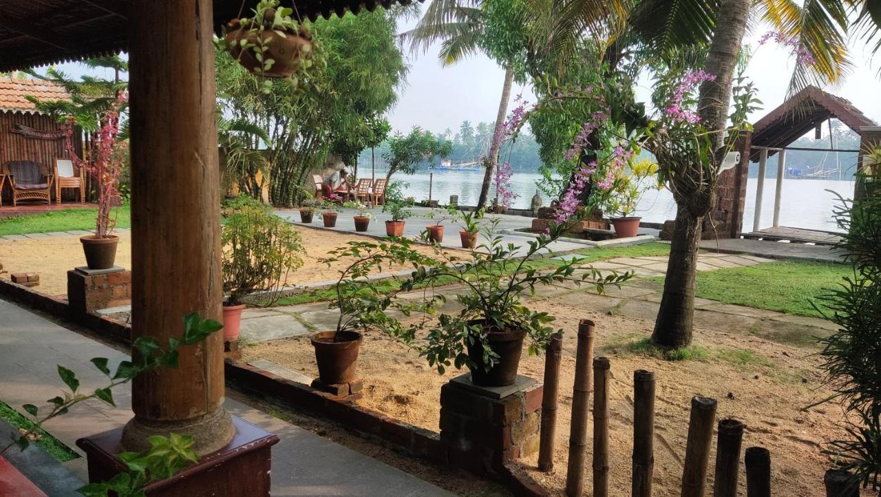 Ambadi'S Villa -Lake View Resort Pallipuram Экстерьер фото