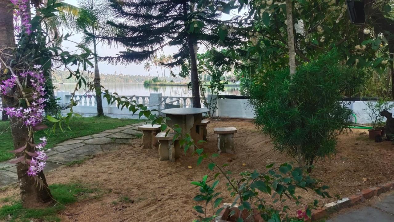 Ambadi'S Villa -Lake View Resort Pallipuram Экстерьер фото
