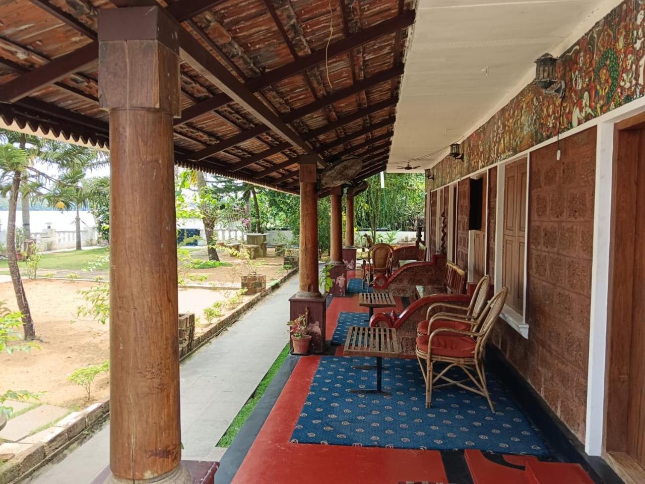 Ambadi'S Villa -Lake View Resort Pallipuram Экстерьер фото